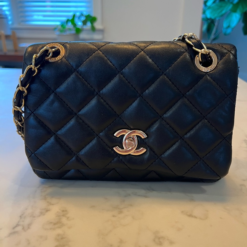 Black quilted bag with gold tone